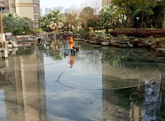 罗湖景观池淤泥清理