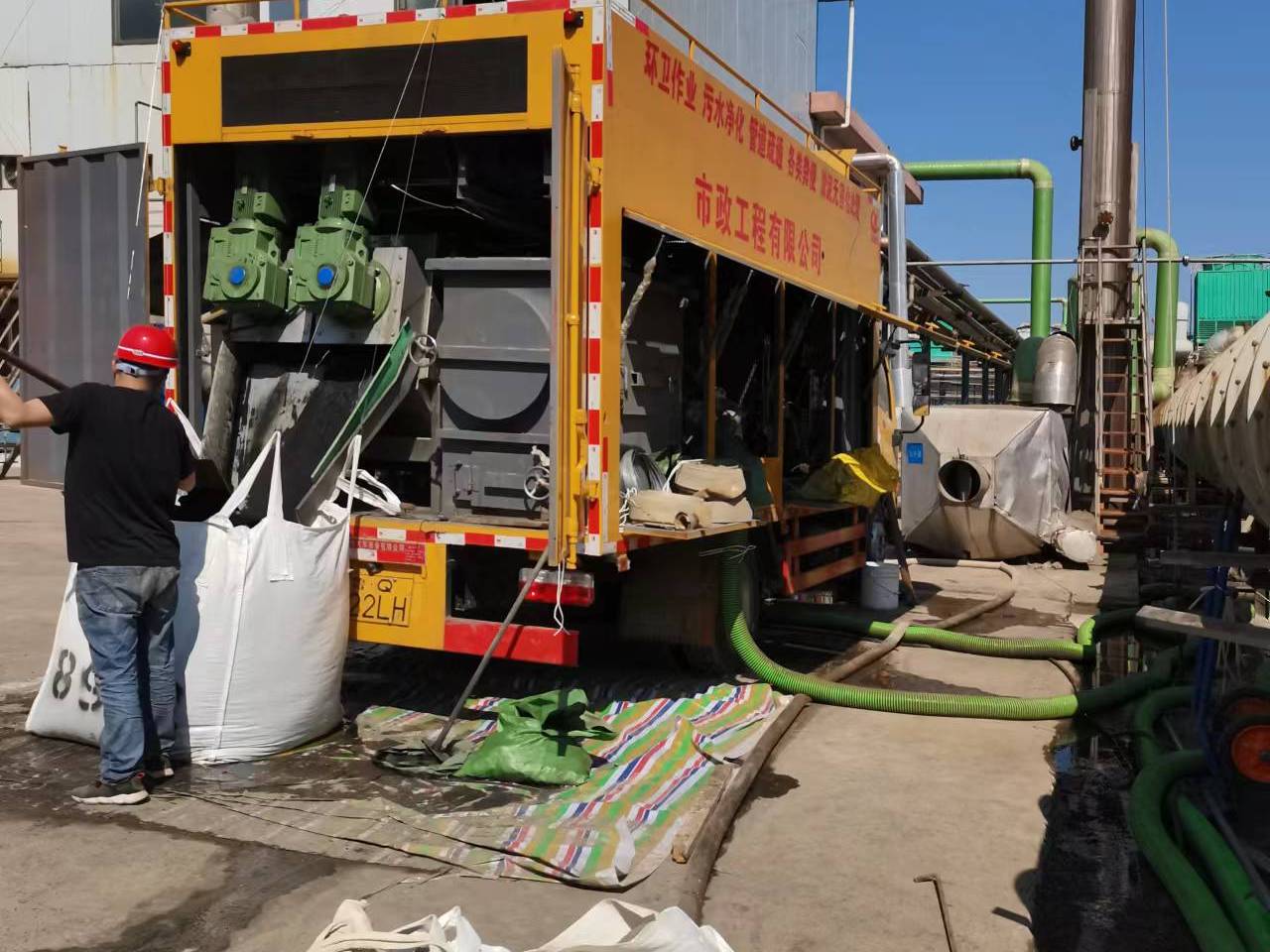 罗湖淤泥压干处理